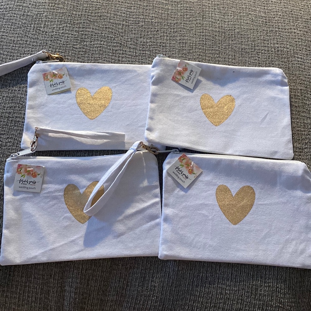 Heart detailed makeup bags.